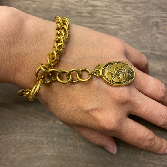 Vintage authentic Chanel crown motif bracelet - Picture 3 of 6